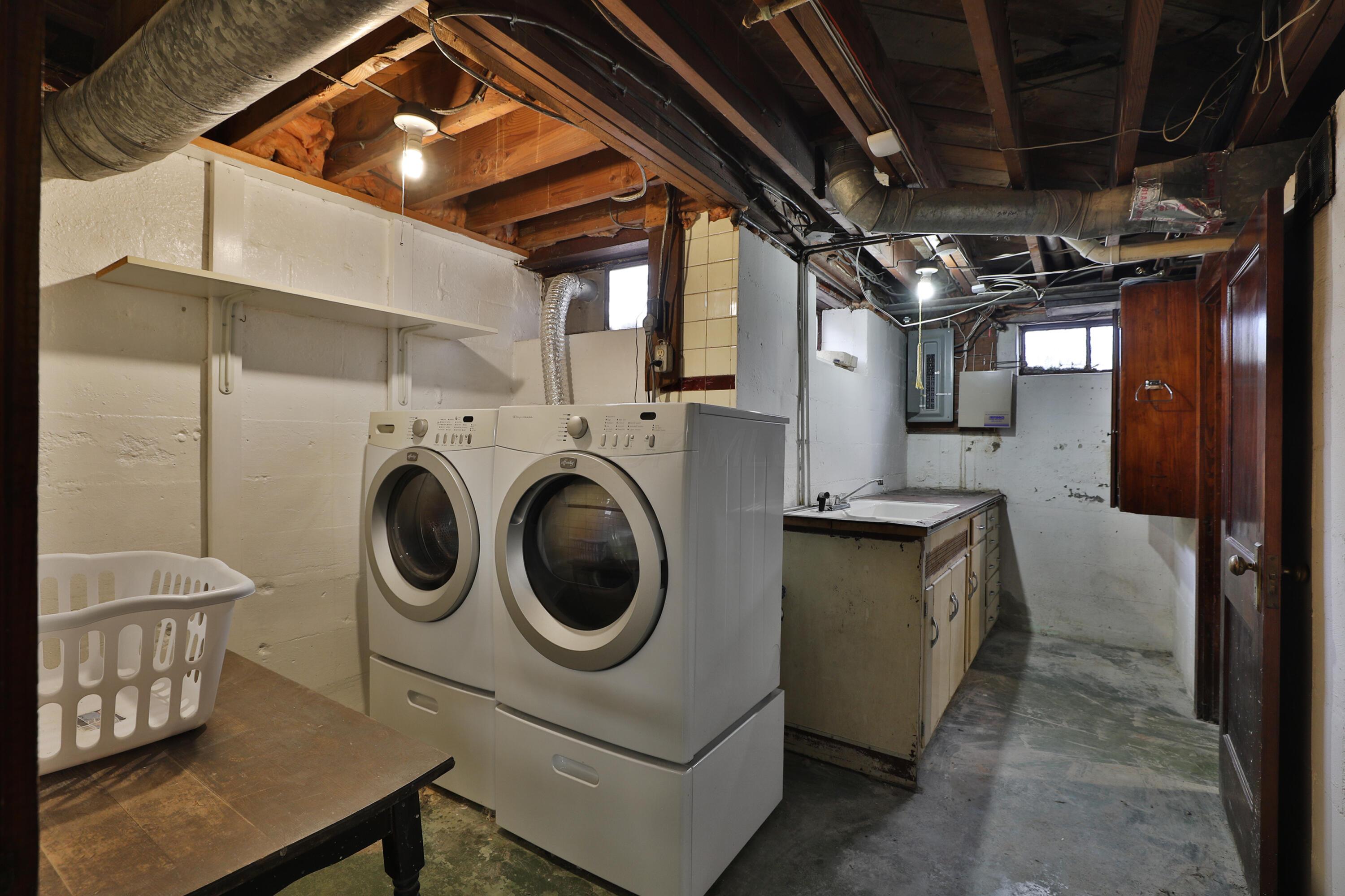 2620 Wellesley Road Columbus, OH 43209 - Photo 29 of 32 Laundry Area