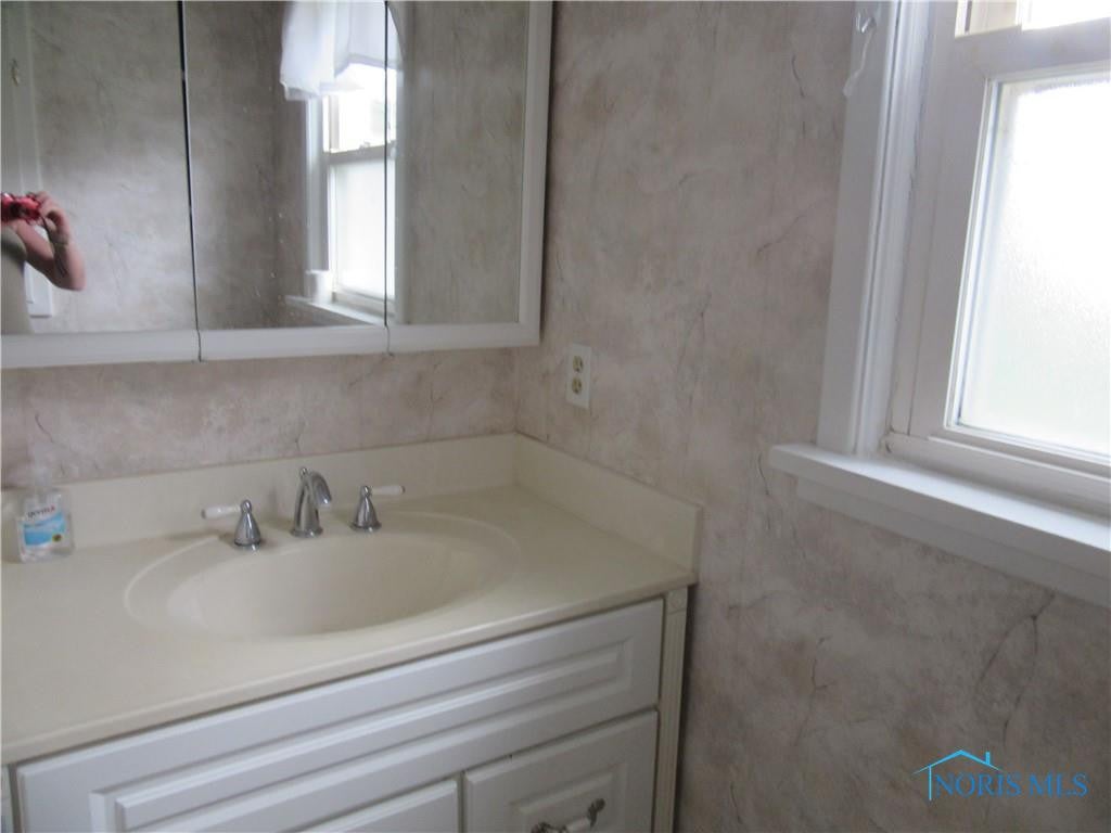 660 Rice Street Elmore, OH 43416 - Photo 10 of 13 Gallery Image 10