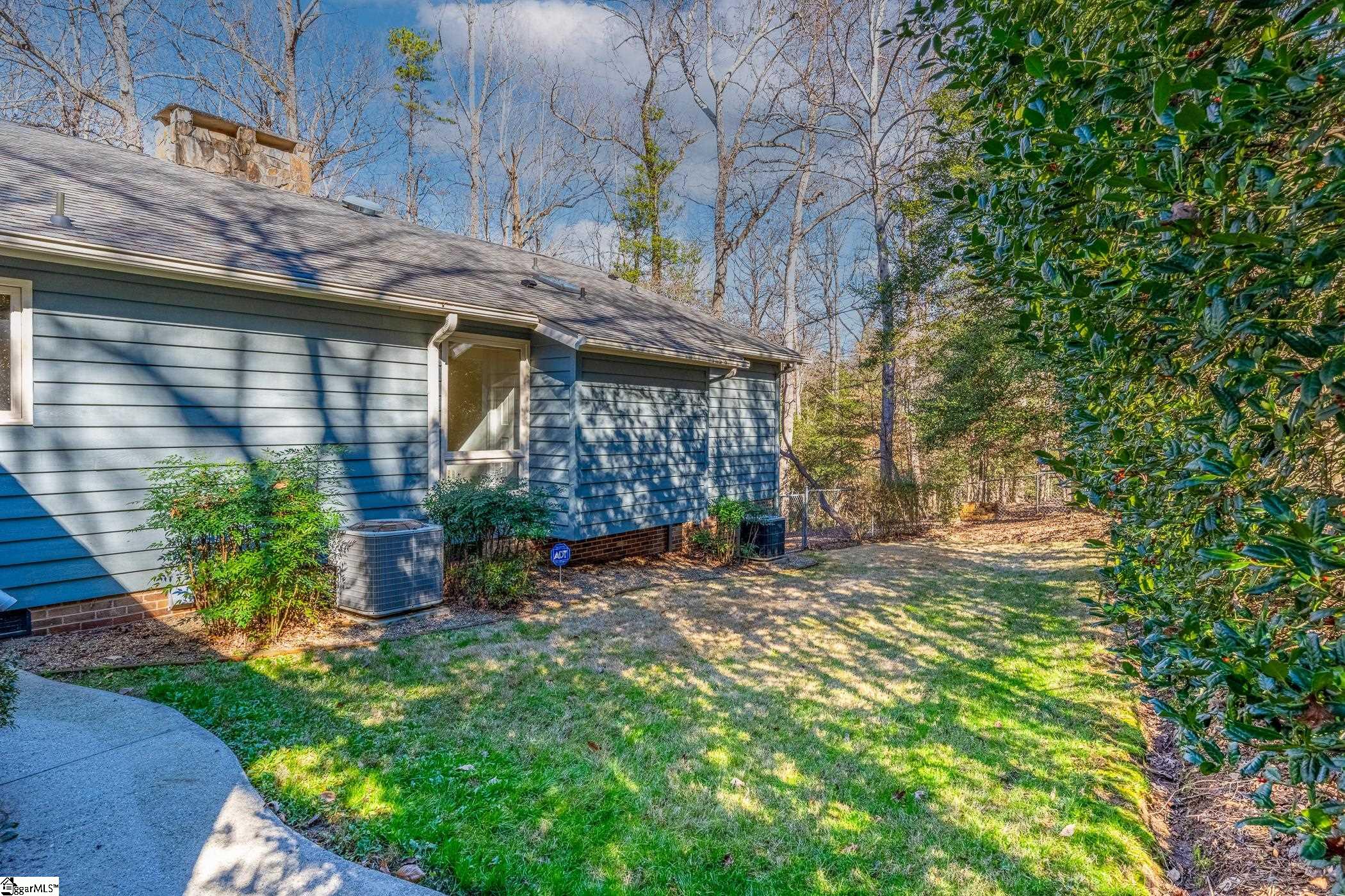 304 Hammett Road Greer, SC 29650 - Photo 10 of 36