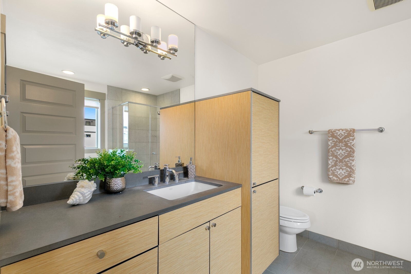 4840 40th Avenue Southwest, Unit A Seattle, WA 98116 - Photo 18 of 31