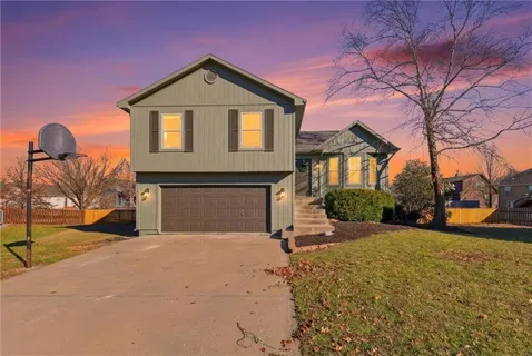 $345,000 | 430 West Skylark Circle, Gardner, KS 66030