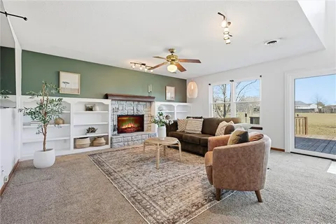 $345,000 | 430 West Skylark Circle, Gardner, KS 66030