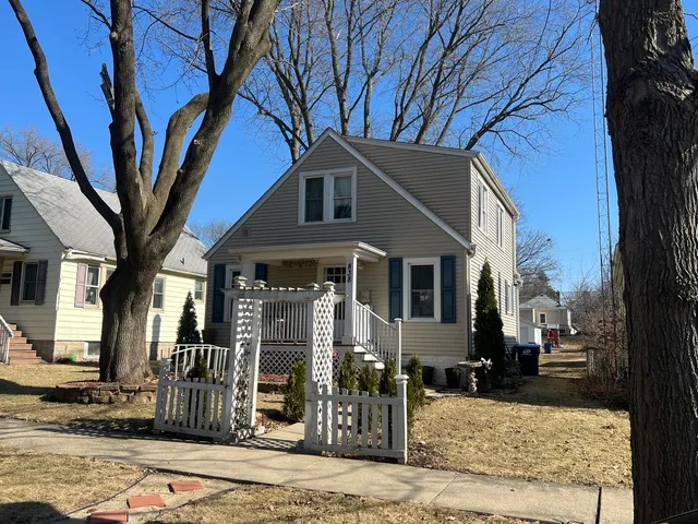 $225,000 | 838 Glidden Avenue, DeKalb, IL 60115