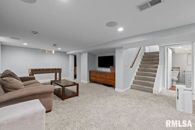 $2,000 | 2612 23rd Avenue, Rock Island, IL 61201