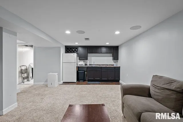 $2,000 | 2612 23rd Avenue, Rock Island, IL 61201