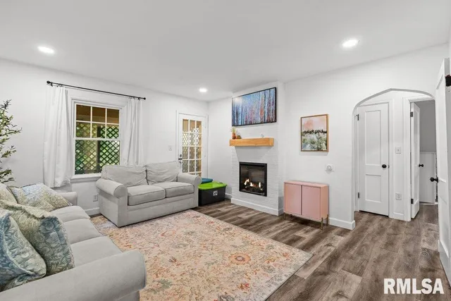 $2,000 | 2612 23rd Avenue, Rock Island, IL 61201