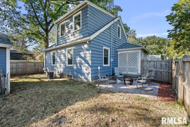 $2,000 | 2612 23rd Avenue, Rock Island, IL 61201