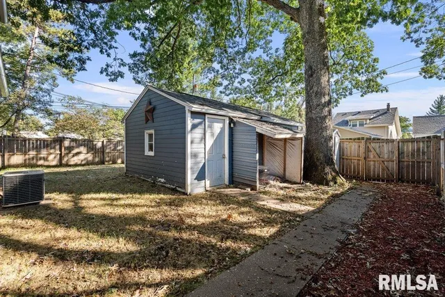 $2,000 | 2612 23rd Avenue, Rock Island, IL 61201