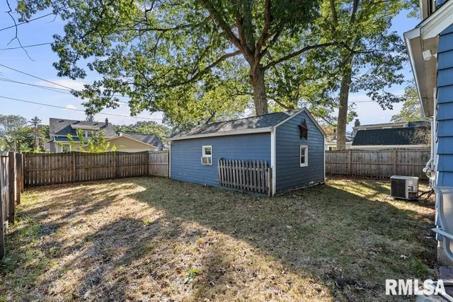 $2,000 | 2612 23rd Avenue, Rock Island, IL 61201