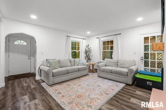 $2,000 | 2612 23rd Avenue, Rock Island, IL 61201