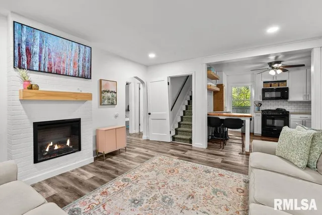 $2,000 | 2612 23rd Avenue, Rock Island, IL 61201