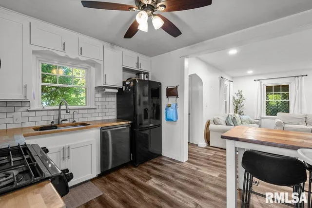 $2,000 | 2612 23rd Avenue, Rock Island, IL 61201