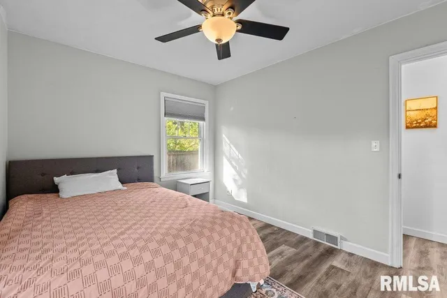 $2,000 | 2612 23rd Avenue, Rock Island, IL 61201