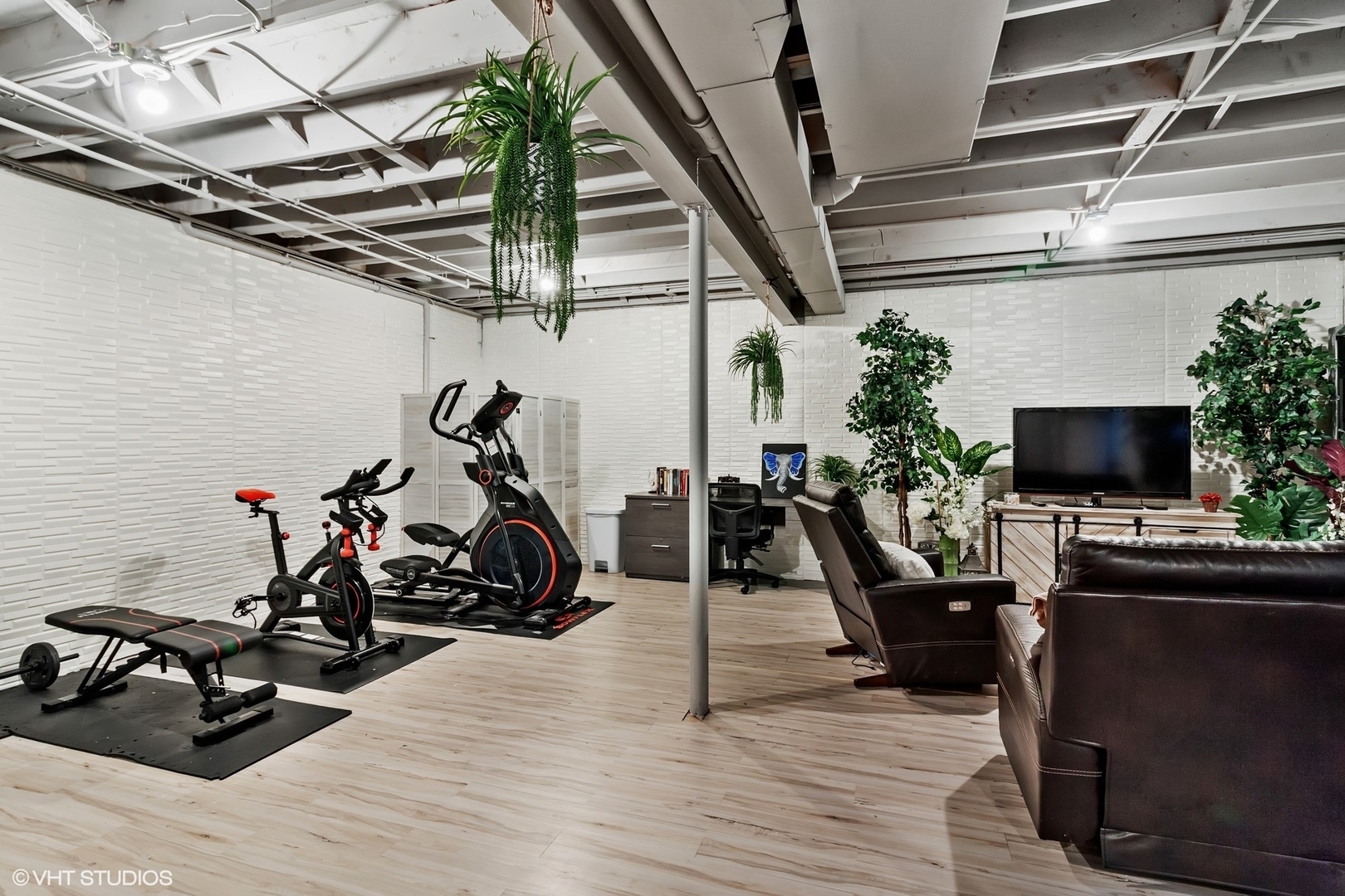 972 West Irving Park Road, Unit 3 Bensenville, IL 60106 - Photo 17 of 19 a view of a room with gym equipment