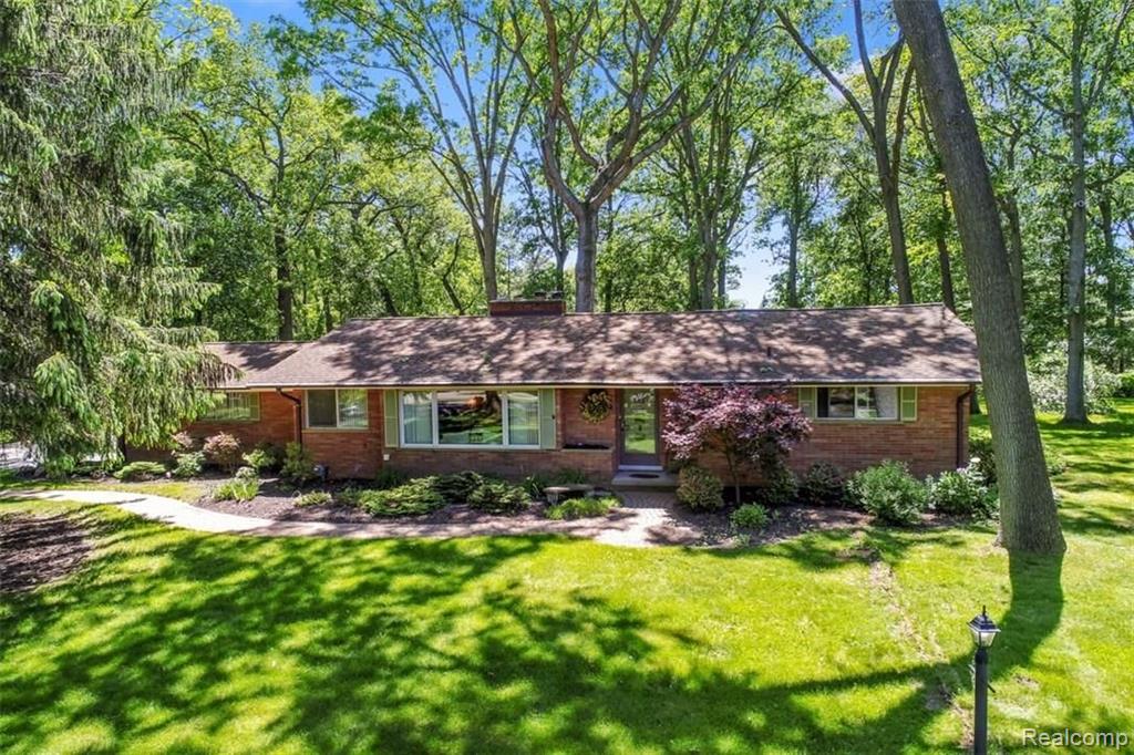 196 Vreeland Drive Rochester, MI 48309 - Photo 2 of 35
