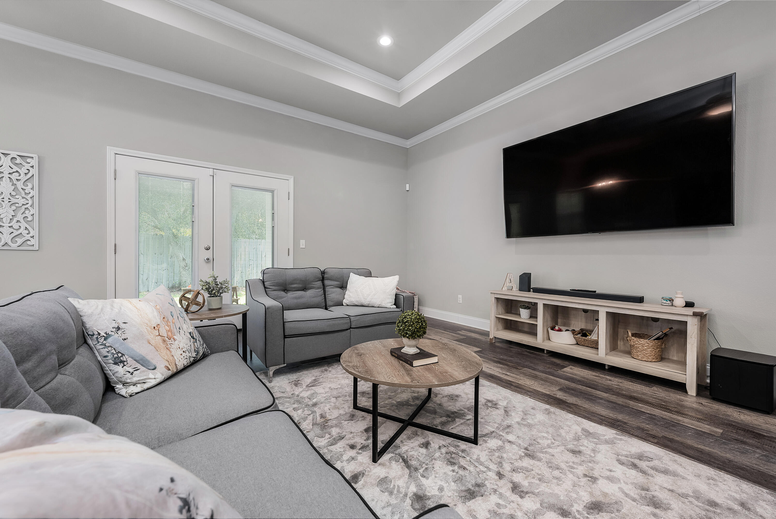 820 Hilltop Road Mary Esther, FL 32569 - Photo 18 of 47 a living room with furniture and a flat screen tv