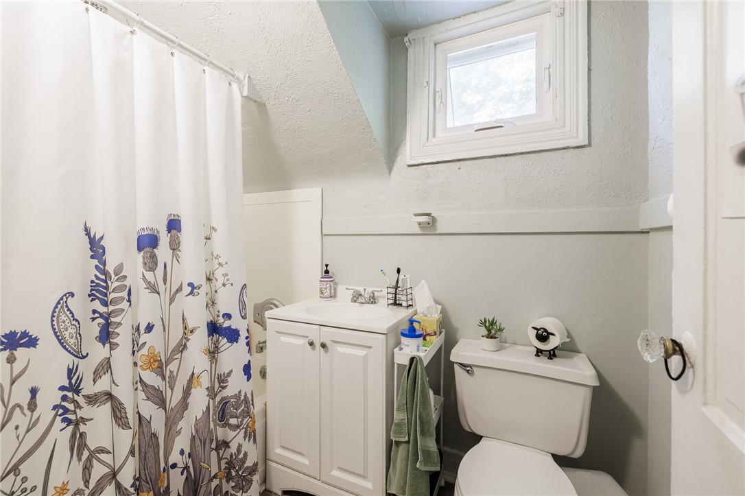 28 Raymond Street Rochester, NY 14620 - Photo 25 of 28 28.5 Raymond Full Bathroom