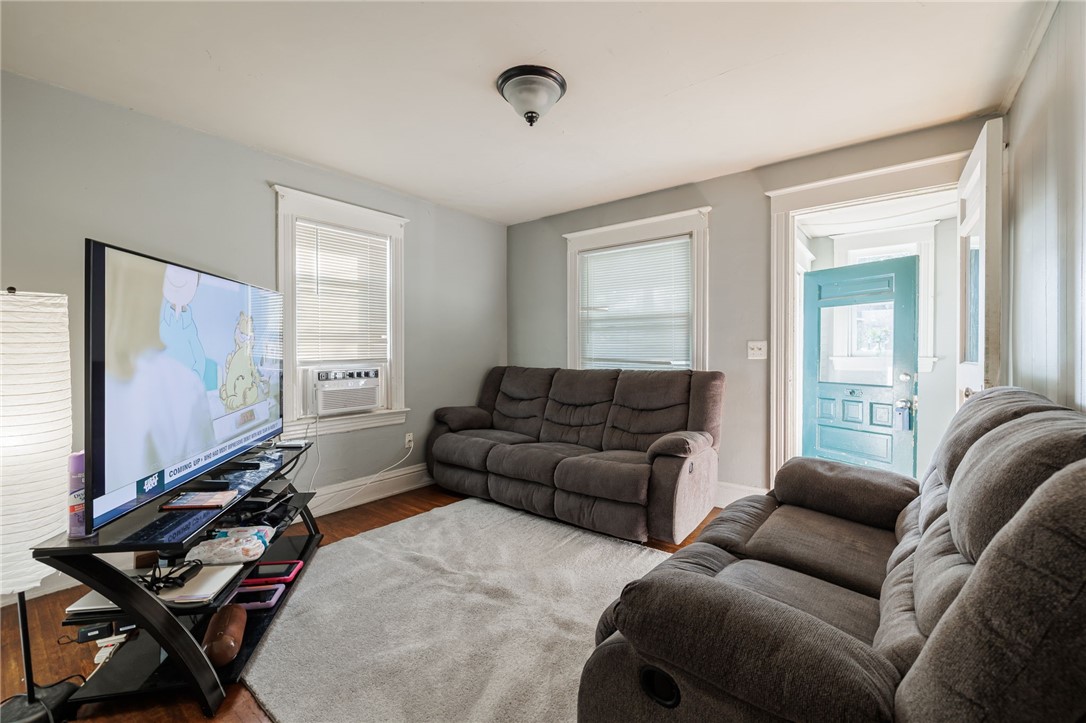 28 Raymond Street Rochester, NY 14620 - Photo 4 of 28 28 Raymond Living Room