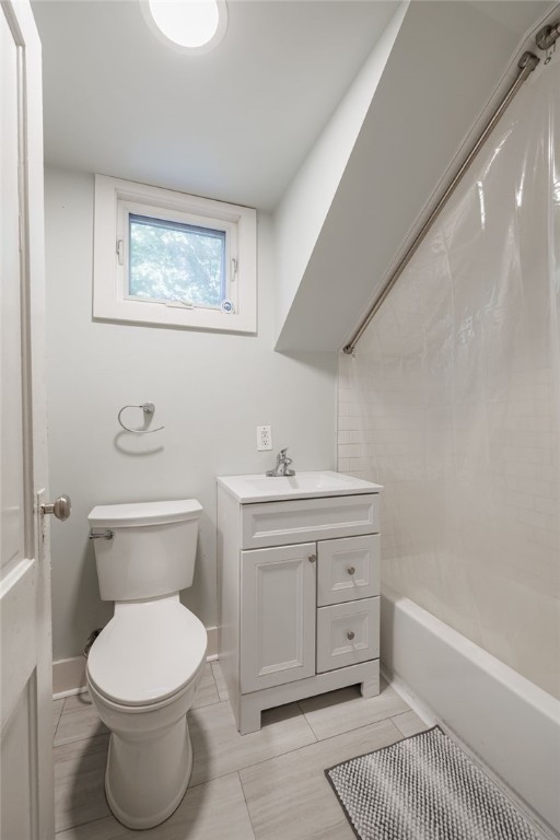 28 Raymond Street Rochester, NY 14620 - Photo 10 of 28 28 Raymond Full Bathroom