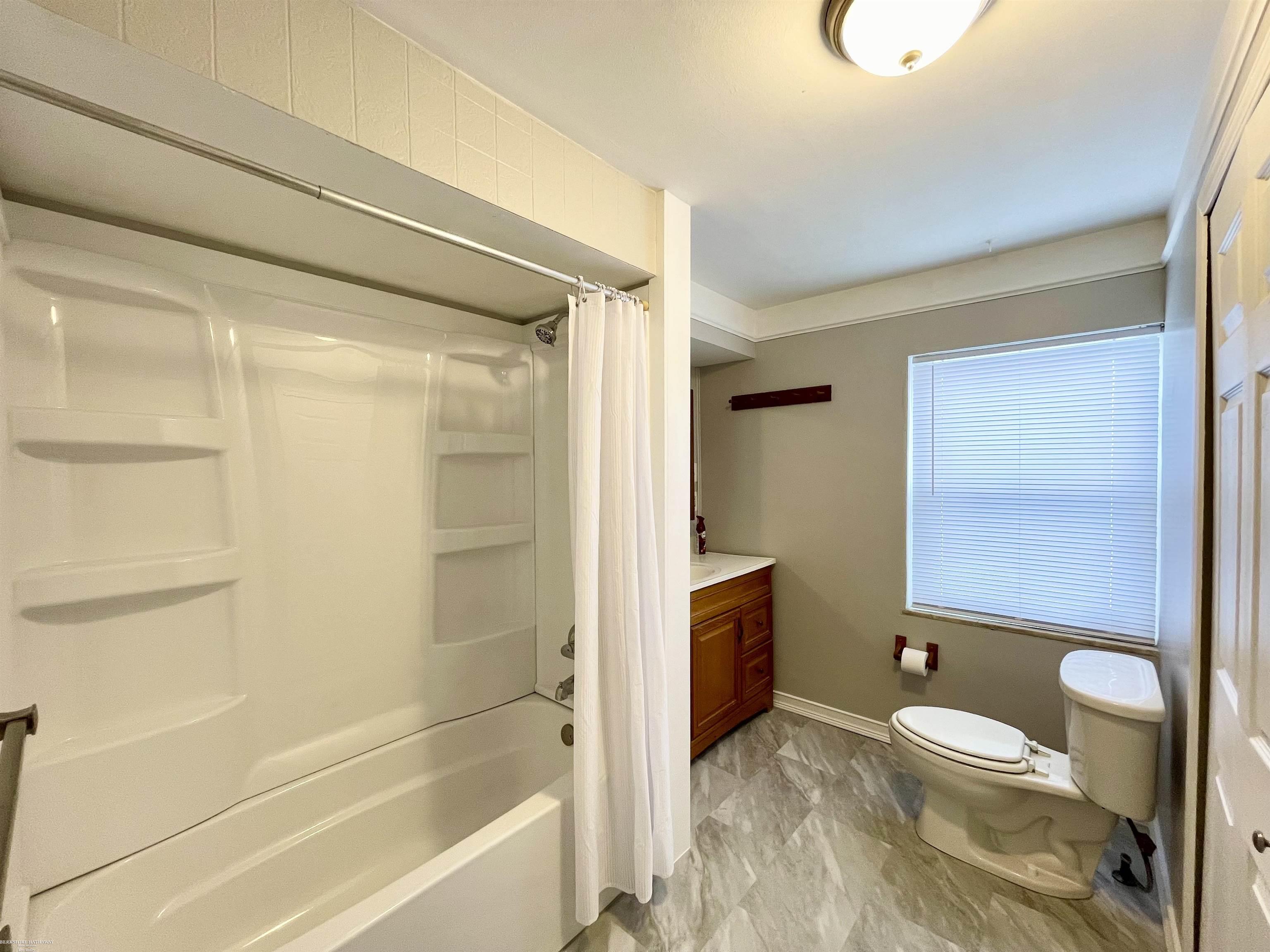 12531 Common Road Warren, MI 48093 - Photo 9 of 18