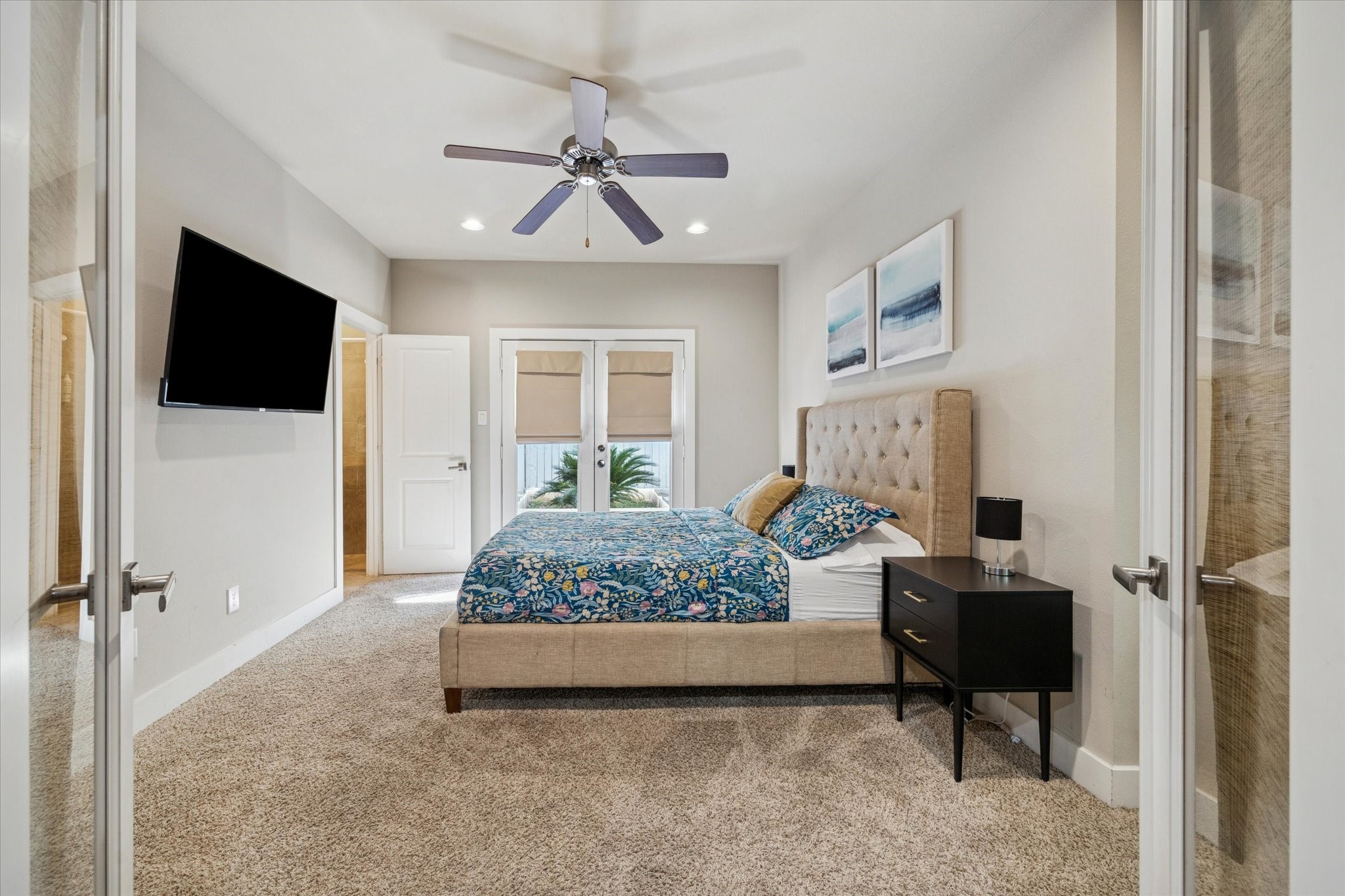 4417 Eli Street Houston, TX 77007 - Photo 5 of 24 1st floor bedroom has private access to the covered outdoor patio and backyard.