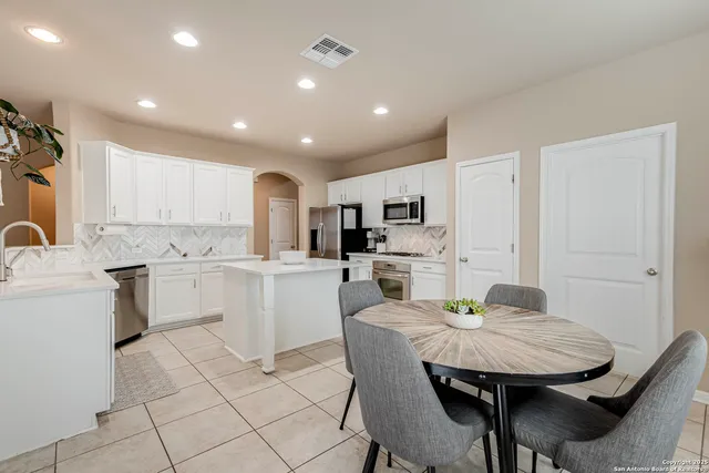 $2,650 | 24735 Buck Creek, San Antonio, TX 78255