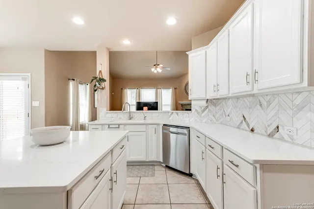 $2,650 | 24735 Buck Creek, San Antonio, TX 78255