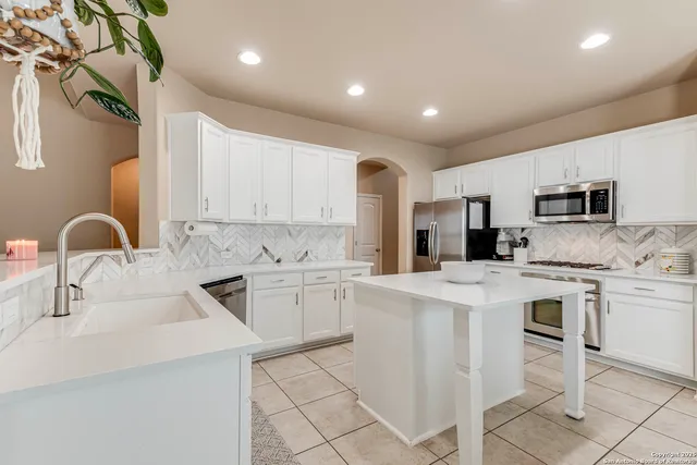 $2,650 | 24735 Buck Creek, San Antonio, TX 78255