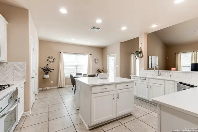 $2,650 | 24735 Buck Creek, San Antonio, TX 78255