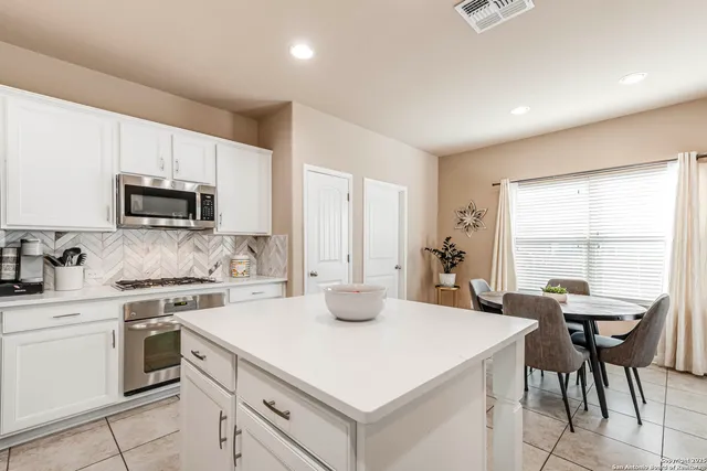 $2,650 | 24735 Buck Creek, San Antonio, TX 78255