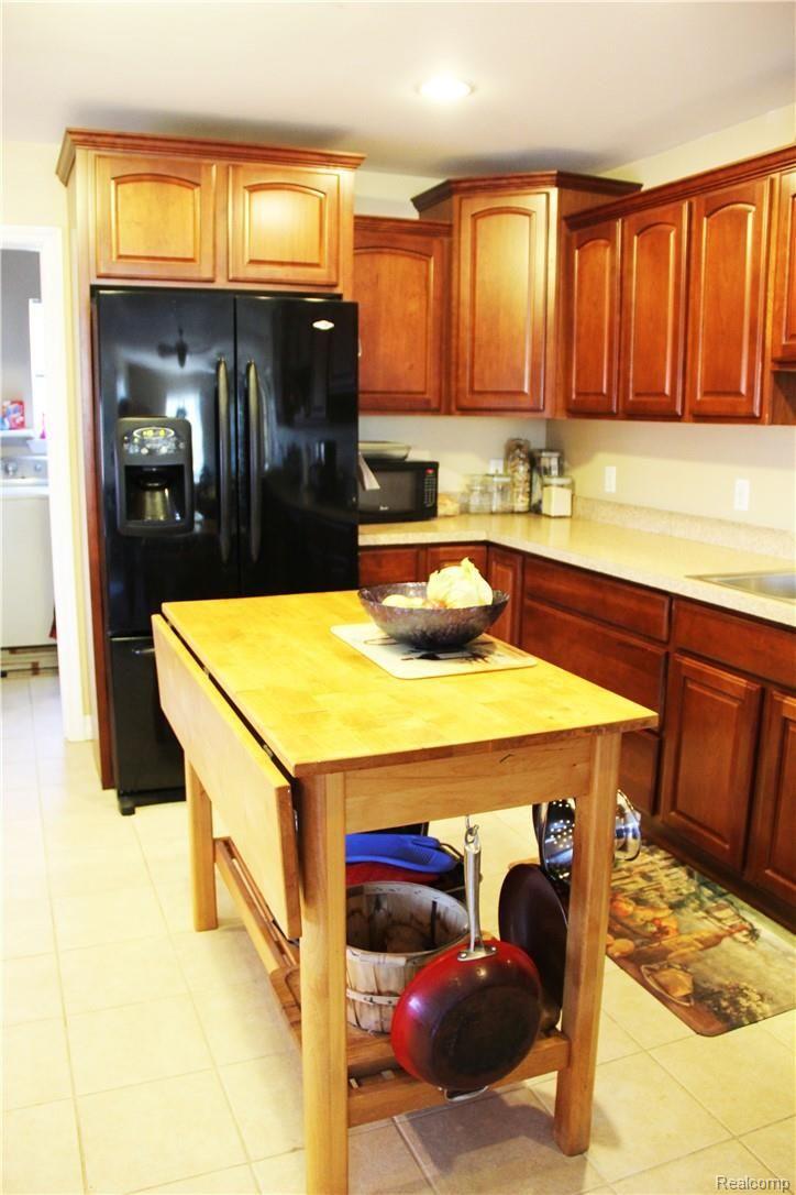 9430 Chambers Road Pinckney, MI 48169 - Photo 6 of 55 9430 Chambers Kitchen (5).JPG