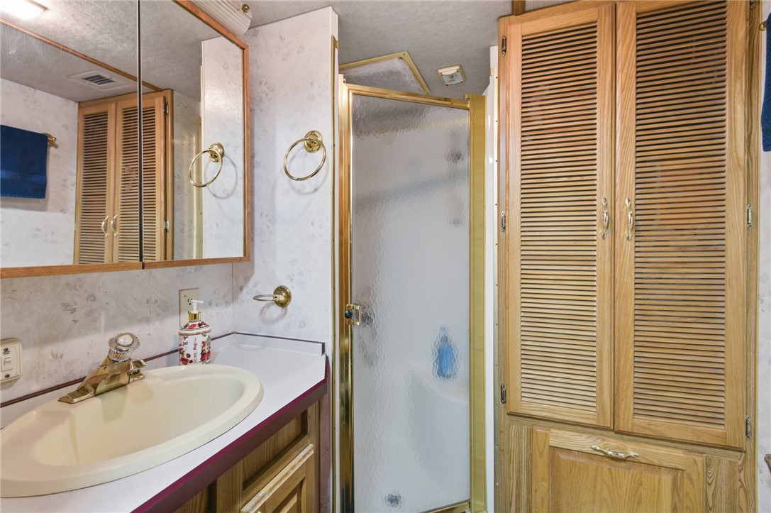11964 Sherry Road Yucca, AZ 86438 - Photo 14 of 38 Bathroom
