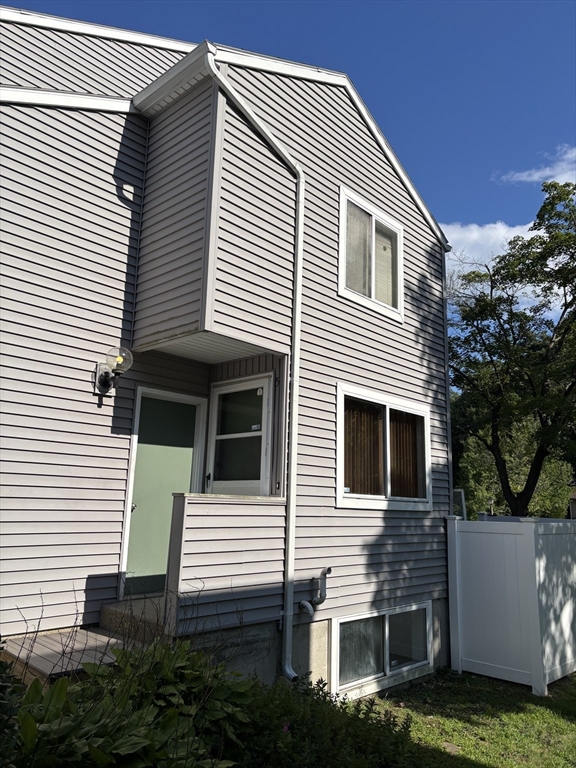5 Autumn Lane, Unit 5 Amherst, MA 01002 - Photo 2 of 18 Gallery Image 2