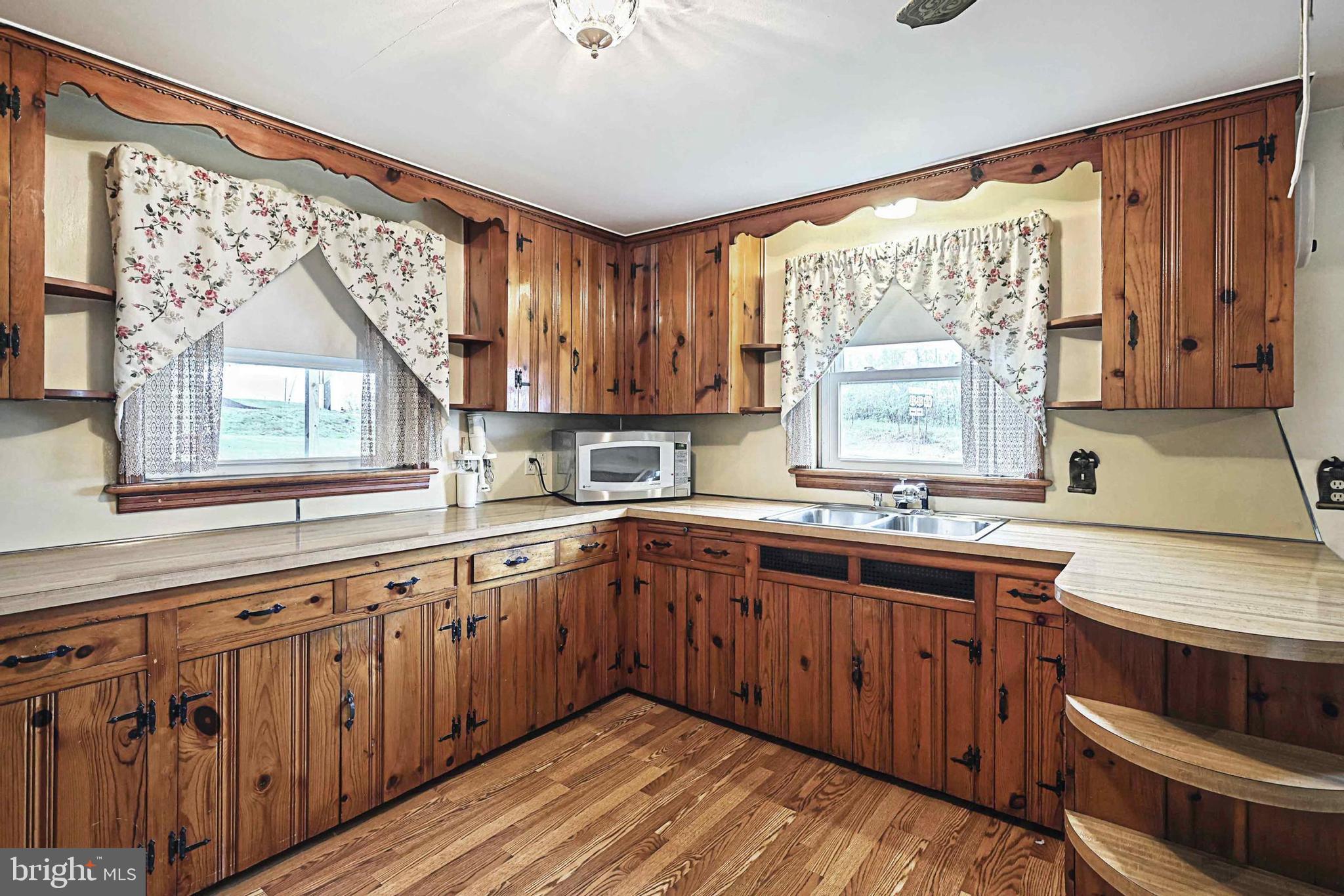 95 Trinity Road York, PA 17408 - Photo 3 of 25 Gallery Image 3