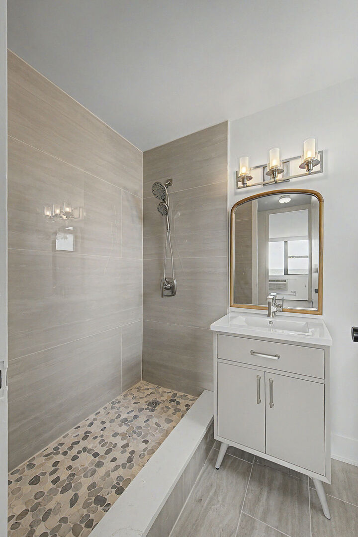 5740 North Sheridan Road, Unit 17C Chicago, IL 60660 - Photo 25 of 32