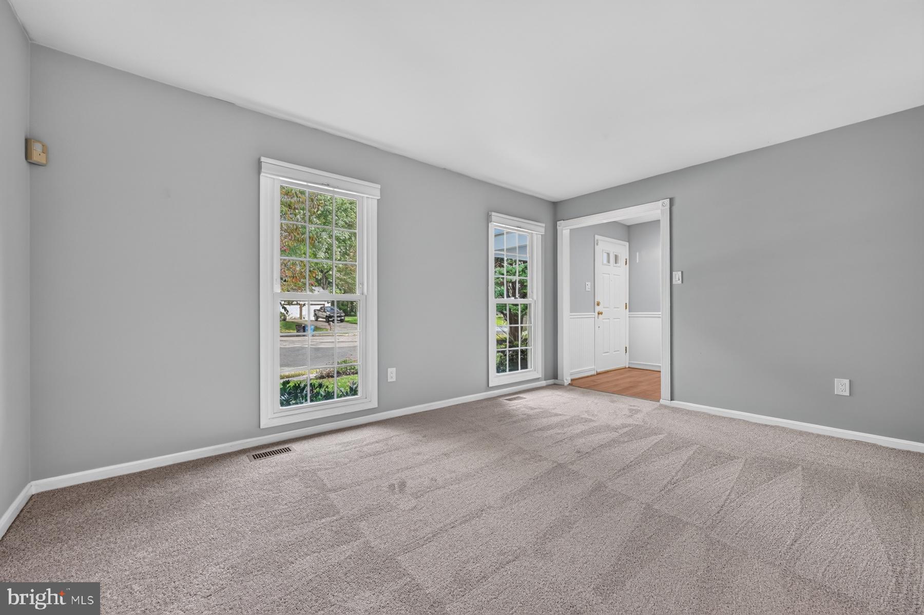 303 Riding Ridge Road Annapolis, MD 21403 - Photo 24 of 48 Living Room