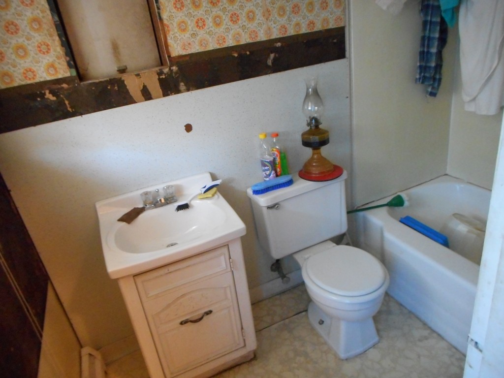 92 Park Street Fall River, MA 02721 - Photo 12 of 27 Gallery Image 12