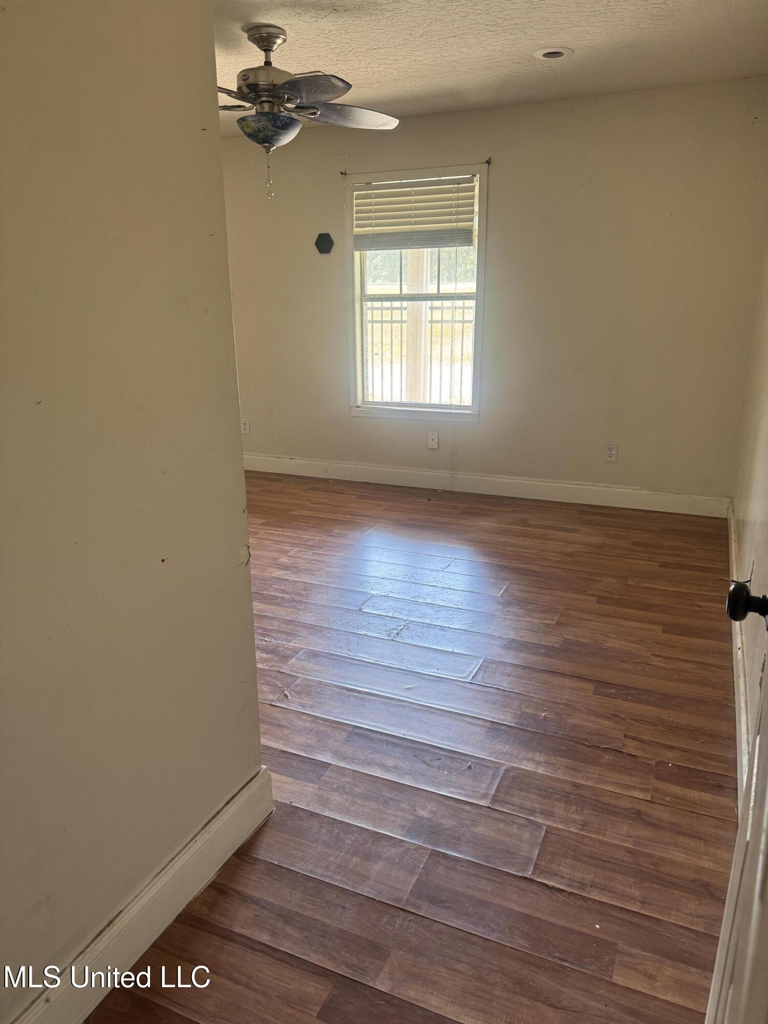 1272 Highway 98 Lucedale, MS 39452 - Photo 12 of 17 IMG_5924