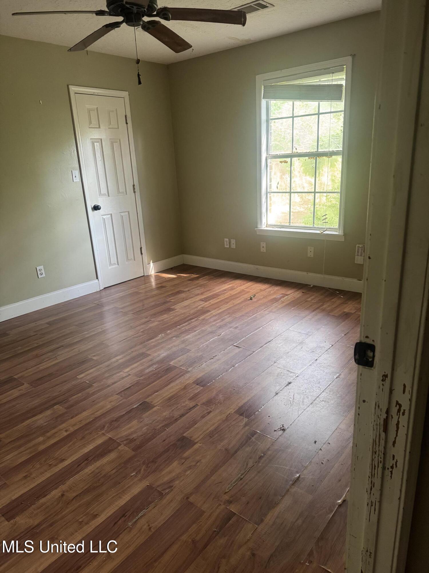 1272 Highway 98 Lucedale, MS 39452 - Photo 15 of 17 IMG_5927