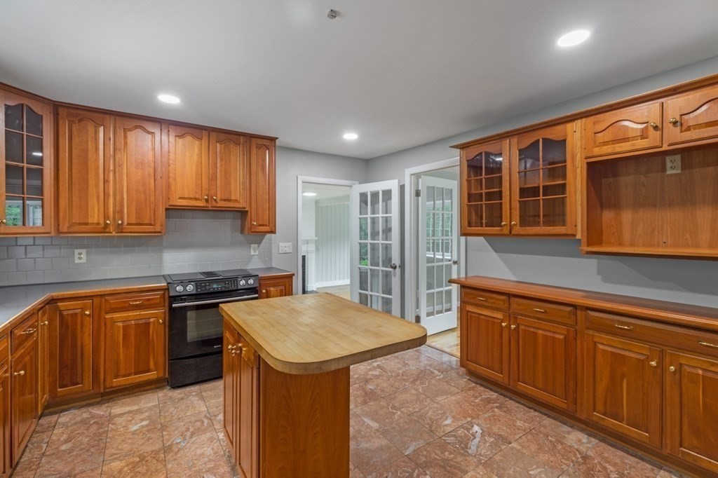 240 Belknap Road Framingham, MA 01701 - Photo 12 of 42 Gallery Image 12