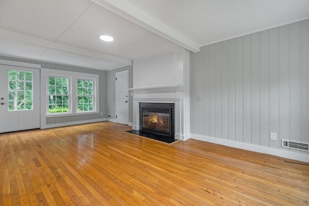 240 Belknap Road Framingham, MA 01701 - Photo 6 of 42 Gallery Image 6