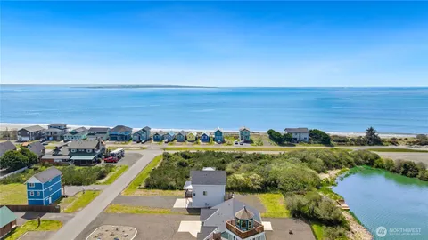 $749,950 | 1019 Wawona Avenue Southeast, Ocean Shores, WA 98569