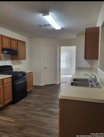 $1,800 | 7907 Cerezo, San Antonio, TX 78250