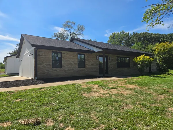 $395,000 | 956 Auburn Lane, Goreville, IL 62939