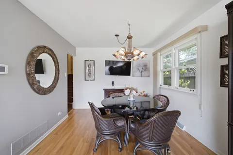 $450,000 | 2176 North Westmoreland Drive, Palatine, IL 60074