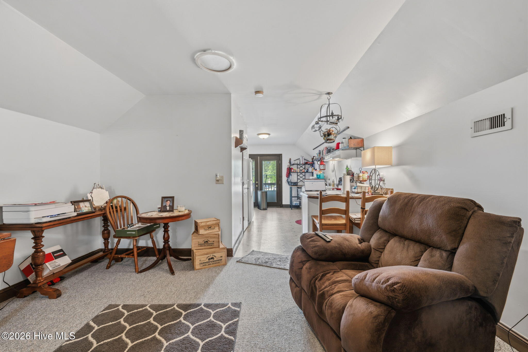 362 Lee's Chapel Road Pollocksville, NC 28573 - Photo 52 of 81 Apartment Living Room