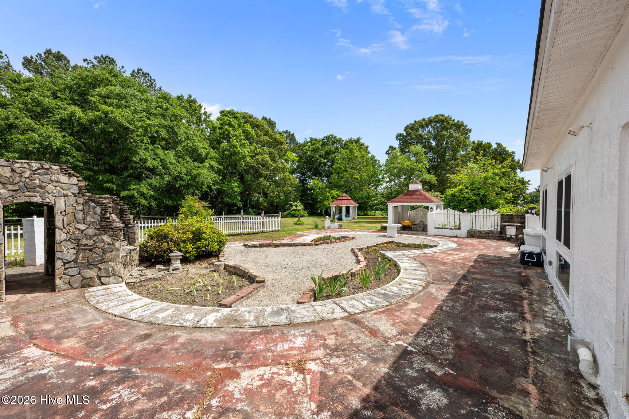 362 Lee's Chapel Road Pollocksville, NC 28573 - Photo 63 of 81 Patio Garden