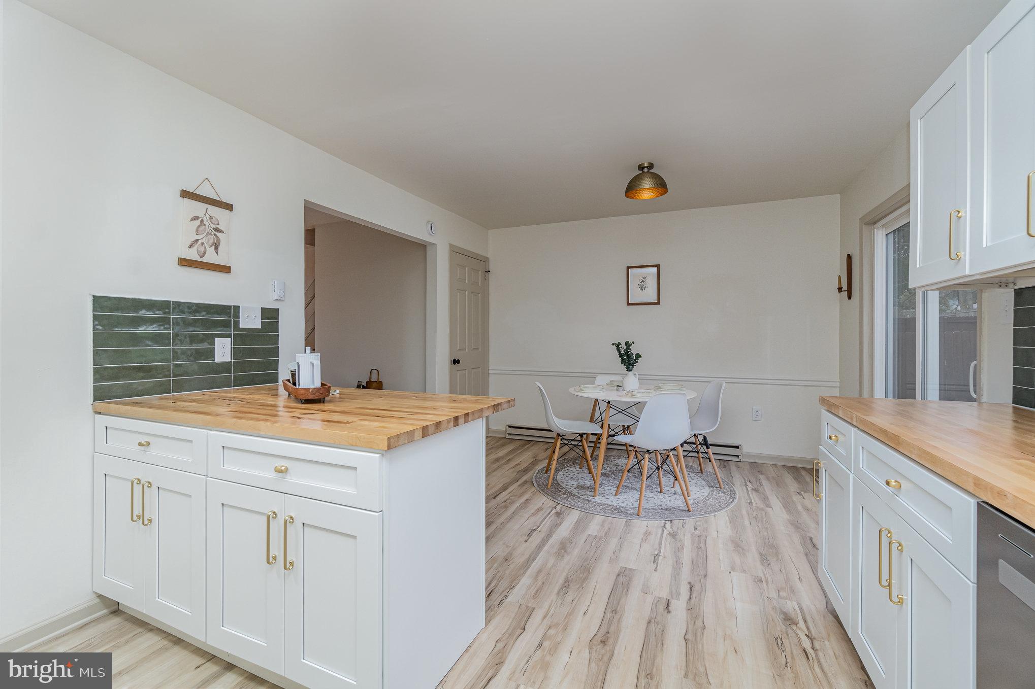 1638 Chadwick Circle Lancaster, PA 17603 - Photo 11 of 25 a living room with furniture and wooden floor
