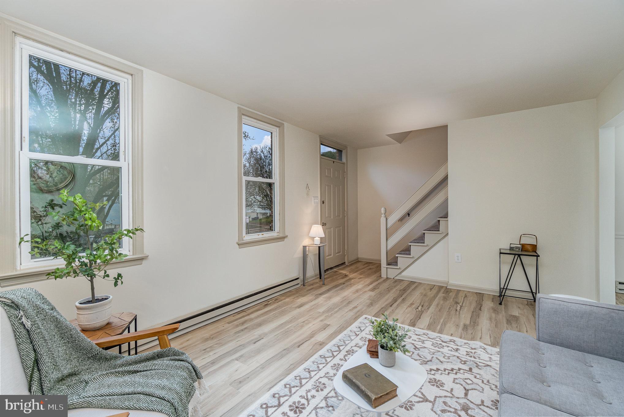 1638 Chadwick Circle Lancaster, PA 17603 - Photo 6 of 25 a living room with furniture and a potted plant