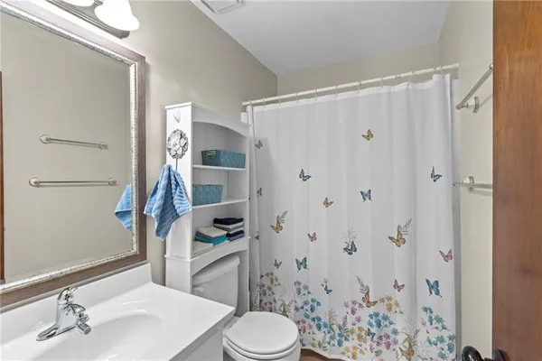 $205,000 | 8651 North Hull Avenue, Kansas City, MO 64154